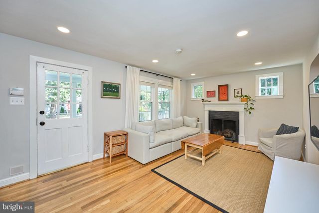10123 DWIGHT AVE, Fairfax, VA 22032