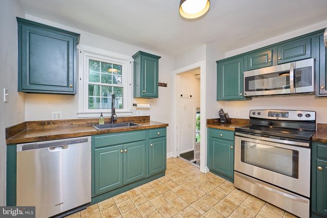 10123 DWIGHT AVE, Fairfax, VA 22032