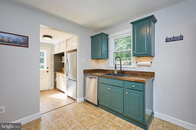 10123 DWIGHT AVE, Fairfax, VA 22032