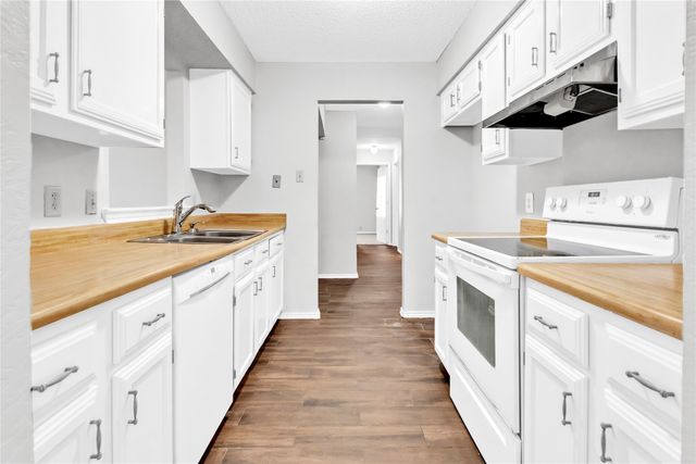 6000 Maple Springs Drive, Arlington, TX 76001