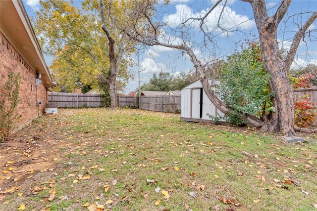 6000 Maple Springs Drive, Arlington, TX 76001