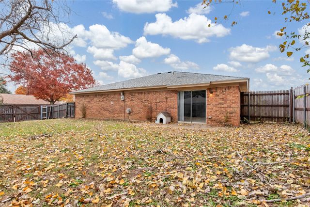 6000 Maple Springs Drive, Arlington, TX 76001