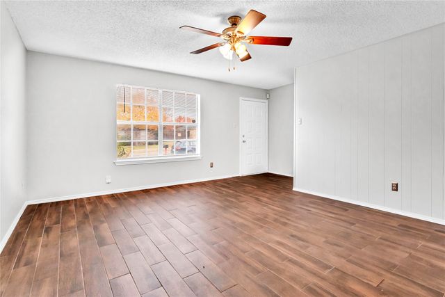 6000 Maple Springs Drive, Arlington, TX 76001