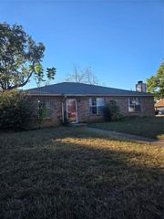 6000 Maple Springs Drive, Arlington, TX 76001