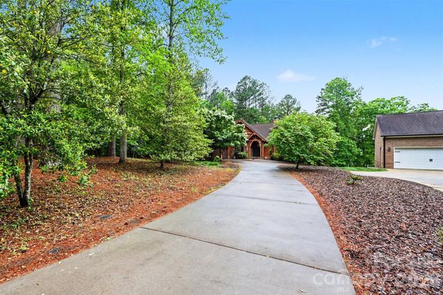 621 Crystal Bay Drive, Denton, NC 27239