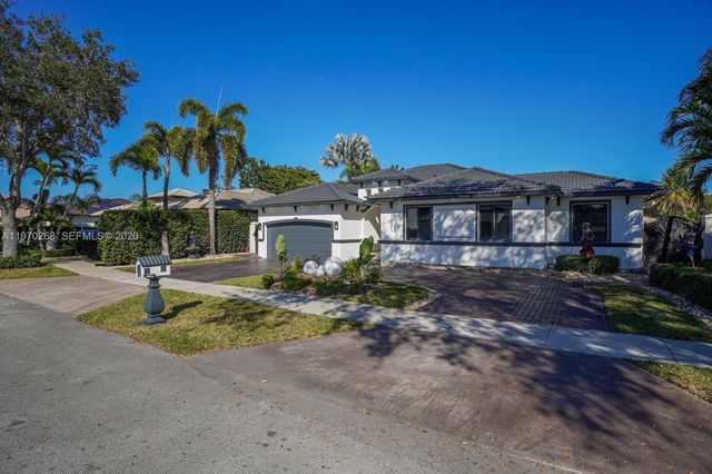 16401 NW 77th Pl, Miami Lakes, FL 33016