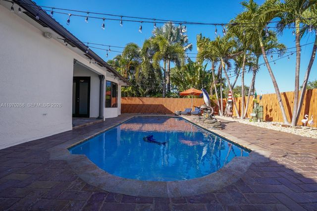 16401 NW 77th Pl, Miami Lakes, FL 33016