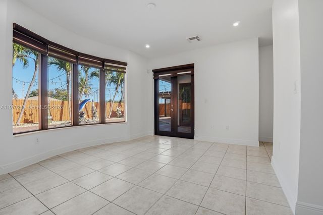 16401 NW 77th Pl, Miami Lakes, FL 33016