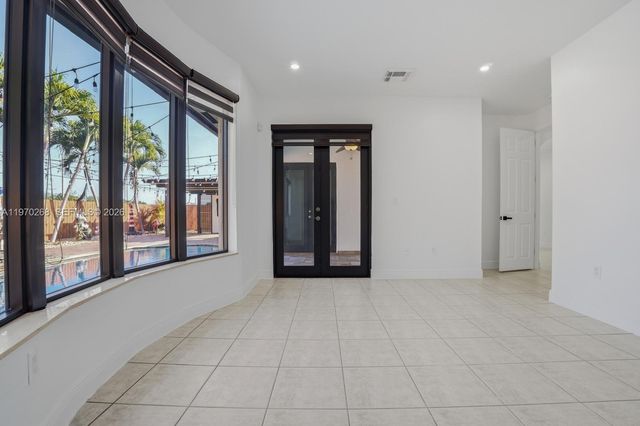 16401 NW 77th Pl, Miami Lakes, FL 33016