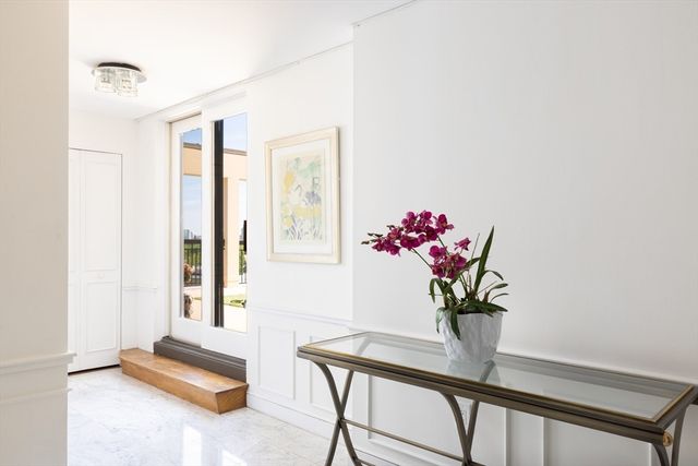 50 Longwood Ave PH 1118, Brookline, MA 02446