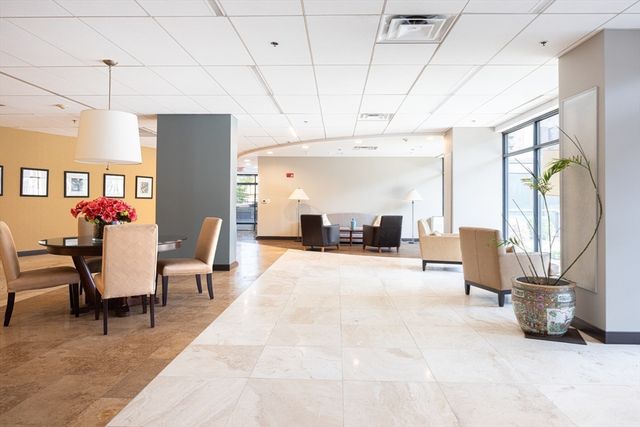 50 Longwood Ave PH 1118, Brookline, MA 02446