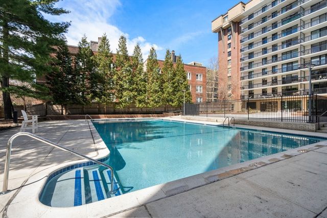50 Longwood Ave PH 1118, Brookline, MA 02446