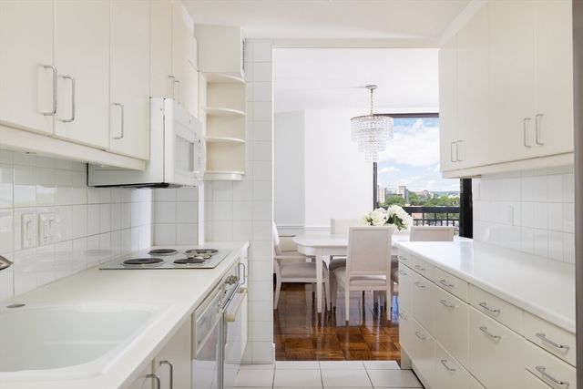 50 Longwood Ave PH 1118, Brookline, MA 02446