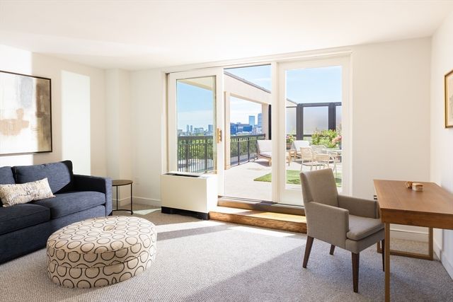 50 Longwood Ave PH 1118, Brookline, MA 02446