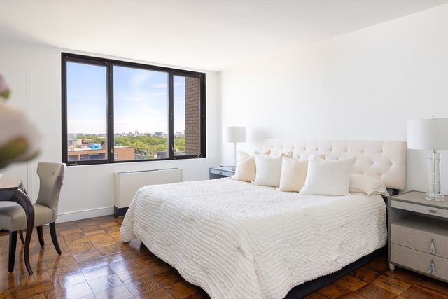 50 Longwood Ave PH 1118, Brookline, MA 02446