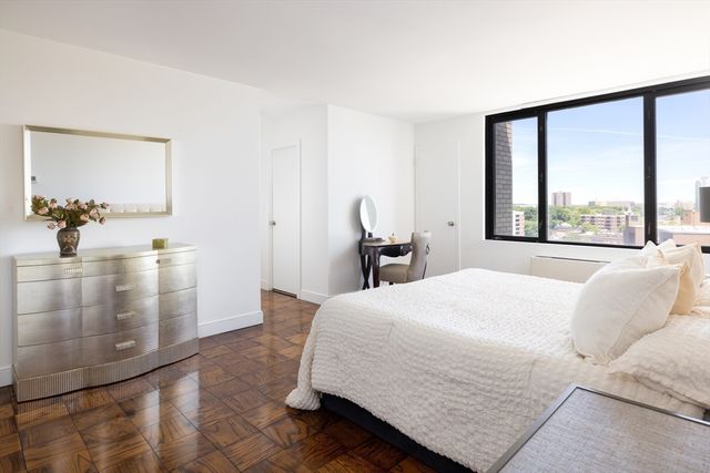 50 Longwood Ave PH 1118, Brookline, MA 02446
