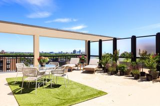 50 Longwood Ave PH 1118, Brookline, MA 02446