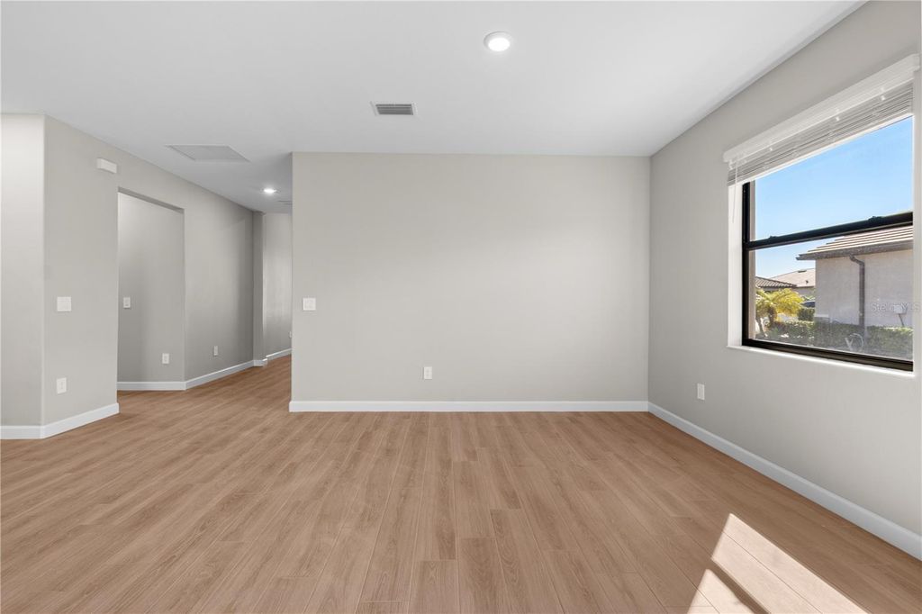 Image 11 of property listing at 15719 ISLANDWALK AVENUE, Bradenton, FL 34211