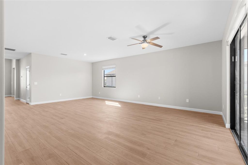 Image 15 of property listing at 15719 ISLANDWALK AVENUE, Bradenton, FL 34211