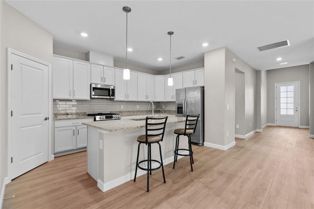 Image 21 of property listing at 15719 ISLANDWALK AVENUE, Bradenton, FL 34211