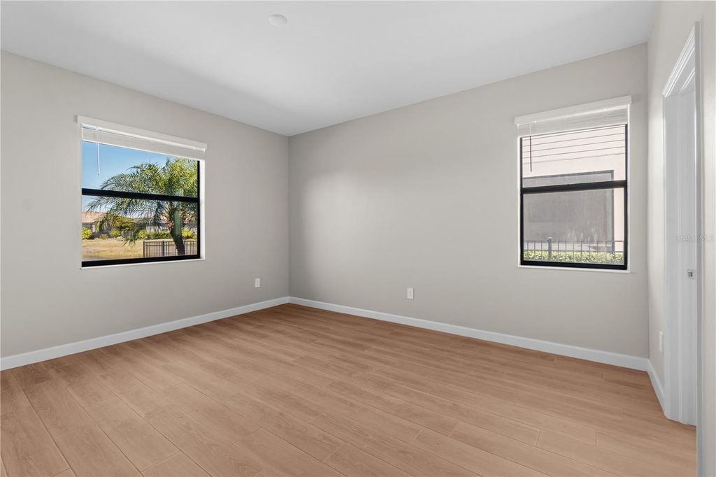 Image 28 of property listing at 15719 ISLANDWALK AVENUE, Bradenton, FL 34211