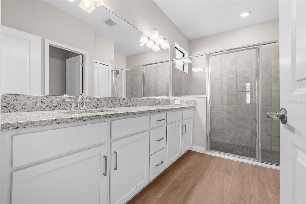 Image 31 of property listing at 15719 ISLANDWALK AVENUE, Bradenton, FL 34211