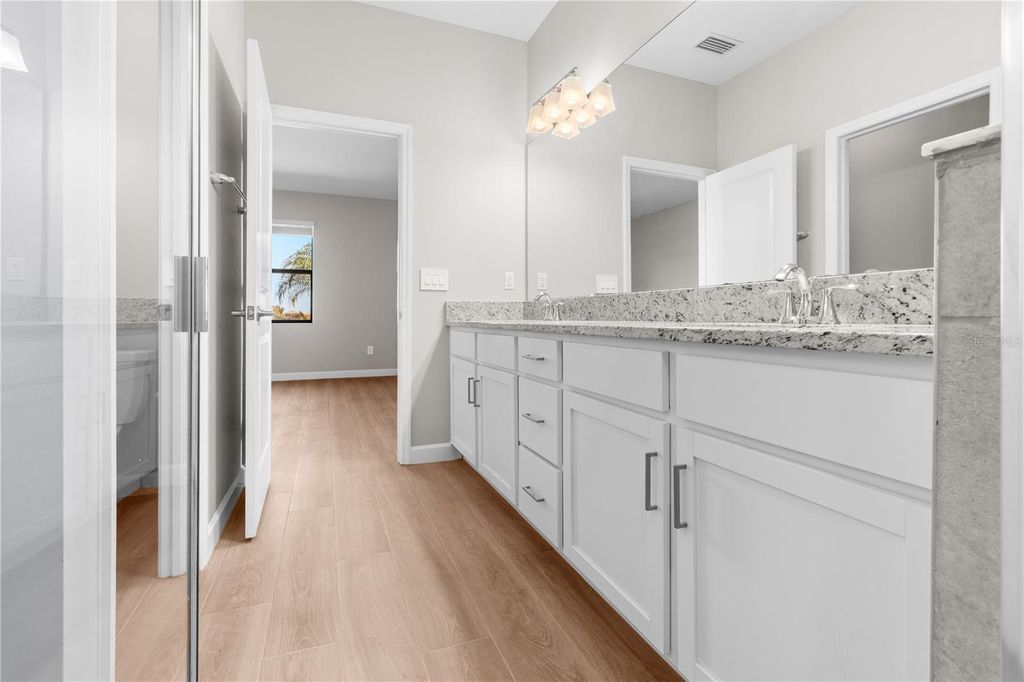 Image 33 of property listing at 15719 ISLANDWALK AVENUE, Bradenton, FL 34211