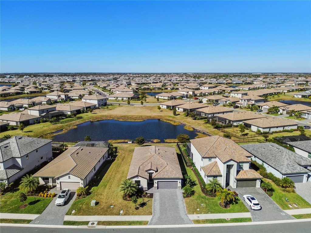 Image 5 of property listing at 15719 ISLANDWALK AVENUE, Bradenton, FL 34211