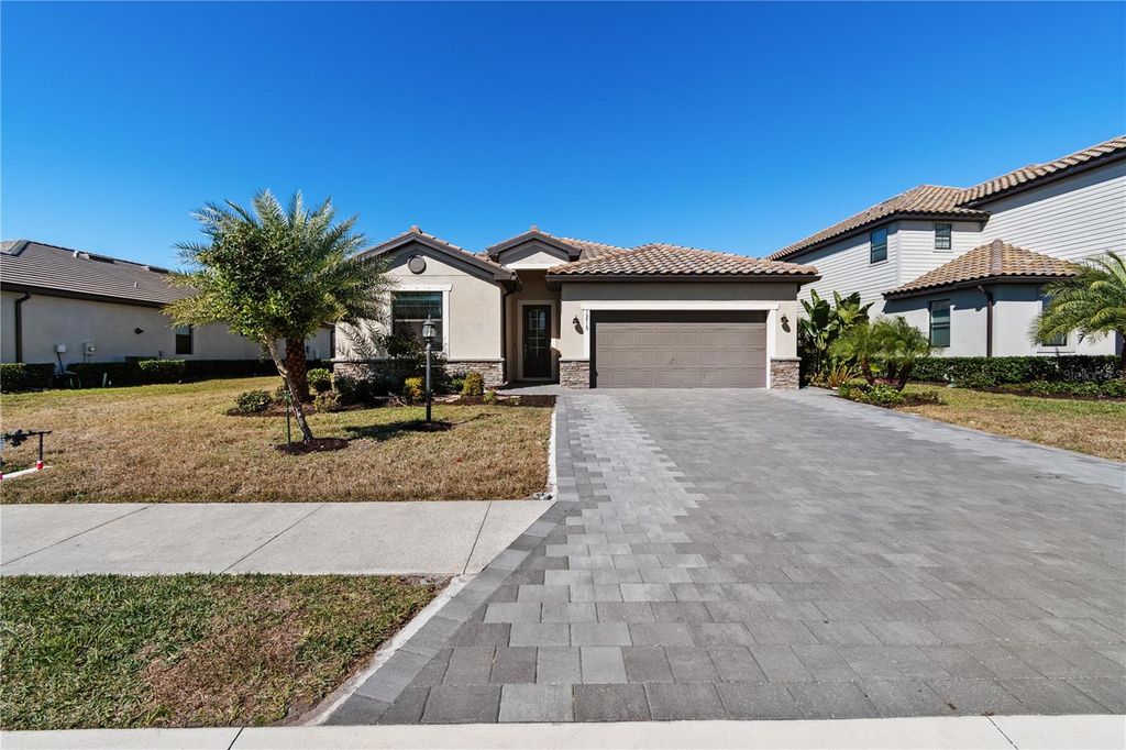 Image 7 of property listing at 15719 ISLANDWALK AVENUE, Bradenton, FL 34211