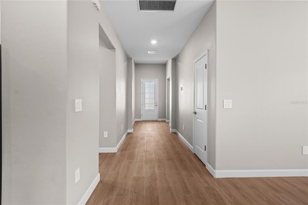 Image 8 of property listing at 15719 ISLANDWALK AVENUE, Bradenton, FL 34211