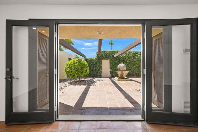 481 N Hermosa Drive, Palm Springs, CA 92262