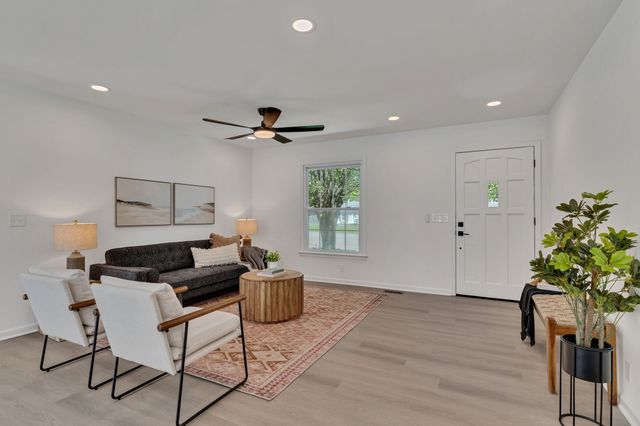 202 Timberlake Dr, Hendersonville, TN 37075
