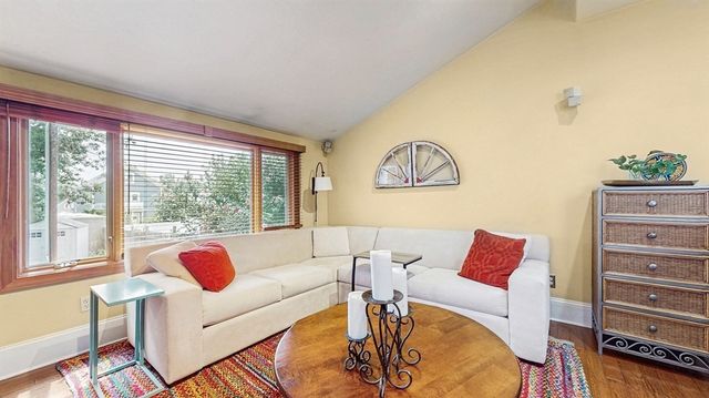 13 Robbins St 1, Waltham, MA 02453