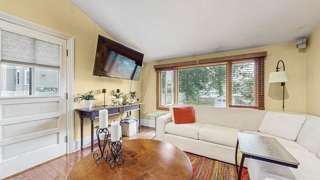 13 Robbins St 1, Waltham, MA 02453