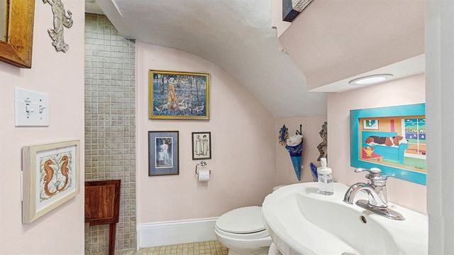 13 Robbins St 1, Waltham, MA 02453