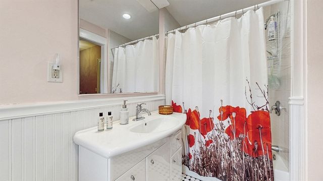 13 Robbins St 1, Waltham, MA 02453