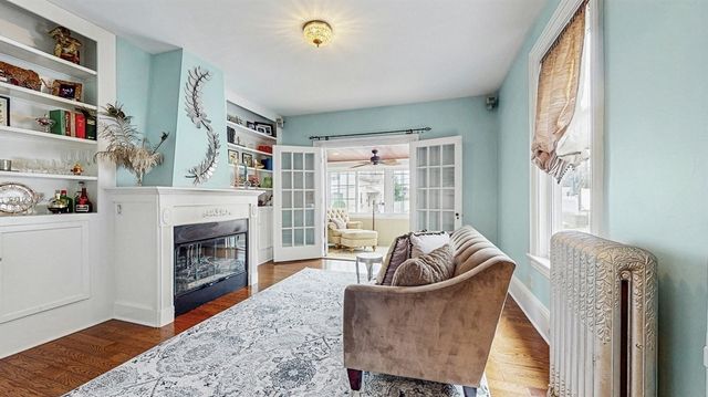 13 Robbins St 1, Waltham, MA 02453