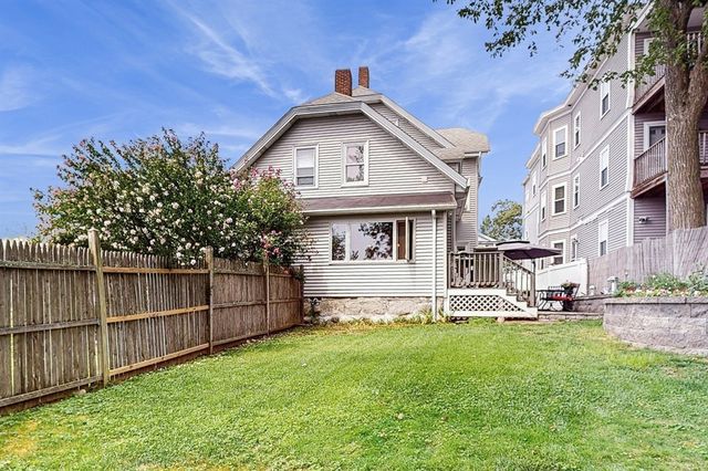 13 Robbins St 1, Waltham, MA 02453