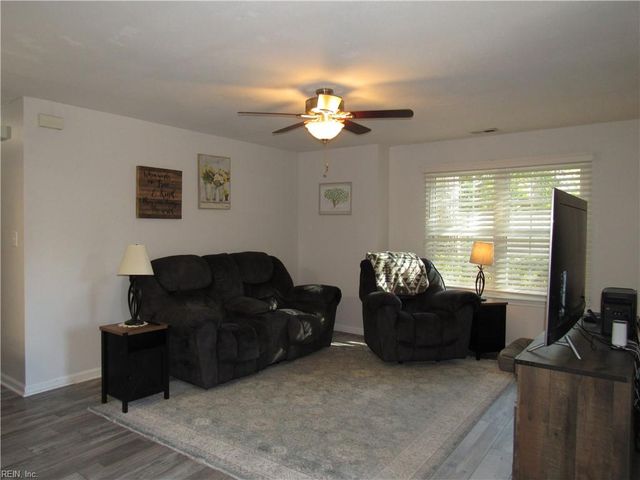 713 Rue Marseille, Chesapeake, VA 23320