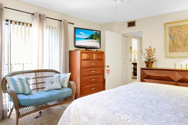 408 Live Oak Lane, Boynton Beach, FL 33436