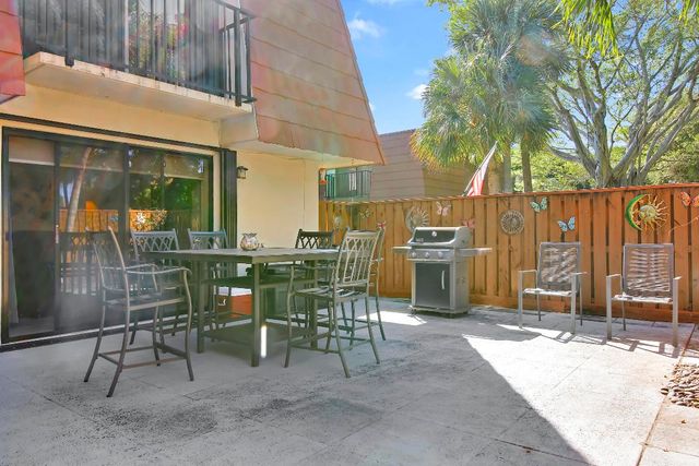 408 Live Oak Lane, Boynton Beach, FL 33436