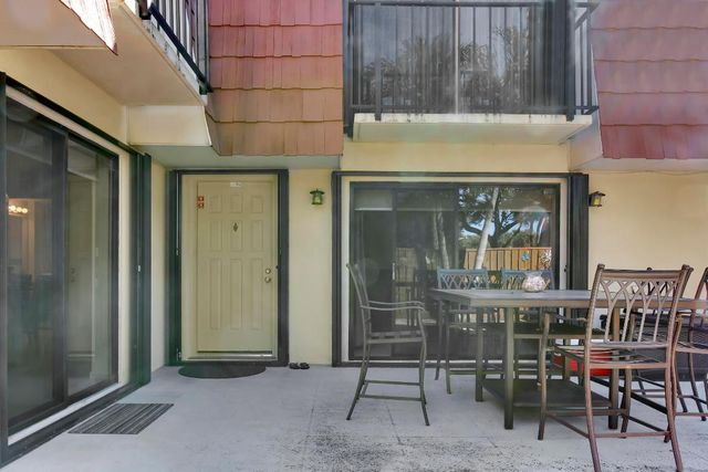 408 Live Oak Lane, Boynton Beach, FL 33436