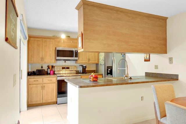 408 Live Oak Lane, Boynton Beach, FL 33436