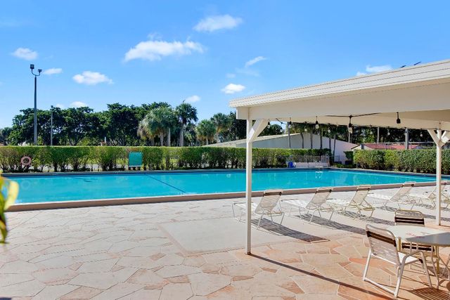 408 Live Oak Lane, Boynton Beach, FL 33436