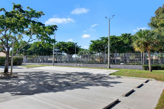 408 Live Oak Lane, Boynton Beach, FL 33436