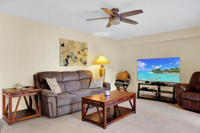 408 Live Oak Lane, Boynton Beach, FL 33436