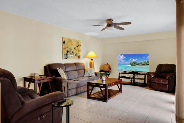 408 Live Oak Lane, Boynton Beach, FL 33436