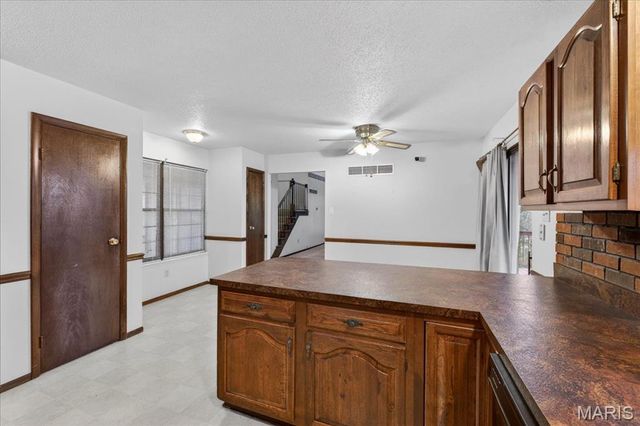 7127 Honey Lane, St Louis, MO 63129