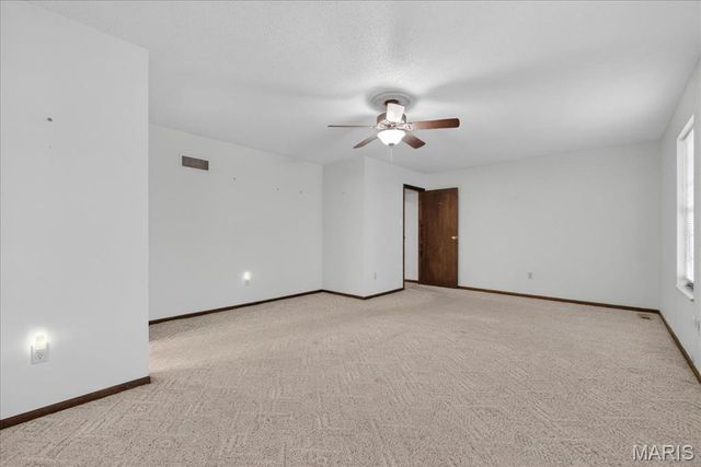 7127 Honey Lane, St Louis, MO 63129