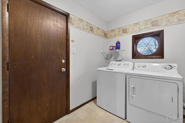 7127 Honey Lane, St Louis, MO 63129